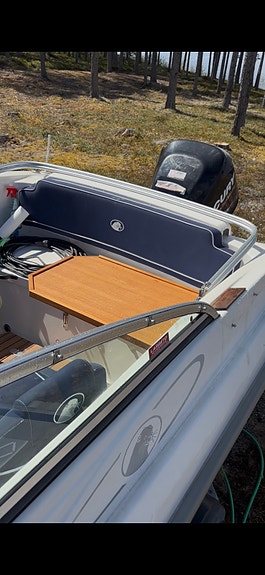 Daycruiser. Uttern 18 fot.  Stående på Osensjøen 18 of 20