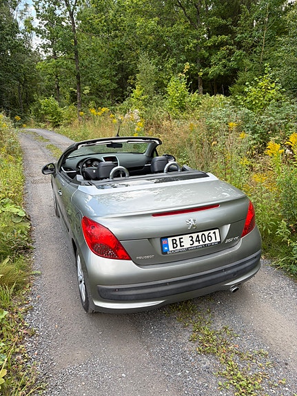 Peugeot 207 CC 2 of 4