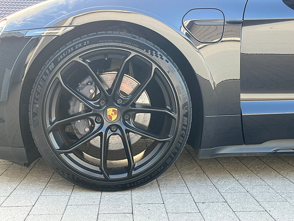Porsche Taycan 4 11 of 30
