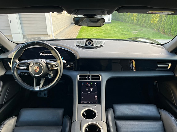 Porsche Taycan 4 25 of 30