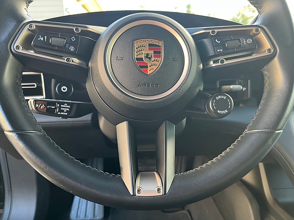 Porsche Taycan 4 28 of 30