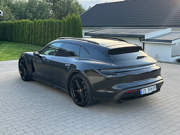 Porsche Taycan 4 5 of 30