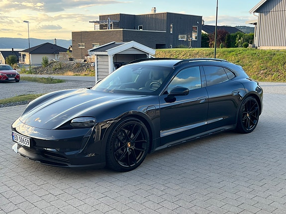 Porsche Taycan 4 7 of 30