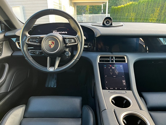 Porsche Taycan 4 26 of 30