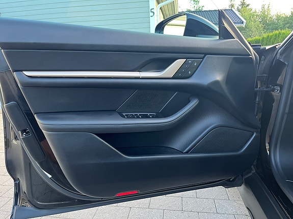 Porsche Taycan 4 12 of 30