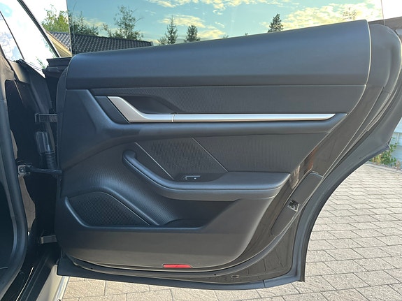 Porsche Taycan 4 14 of 30
