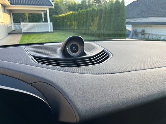 Porsche Taycan 4 29 of 30