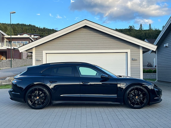 Porsche Taycan 4 2 of 30
