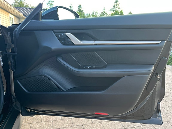 Porsche Taycan 4 15 of 30