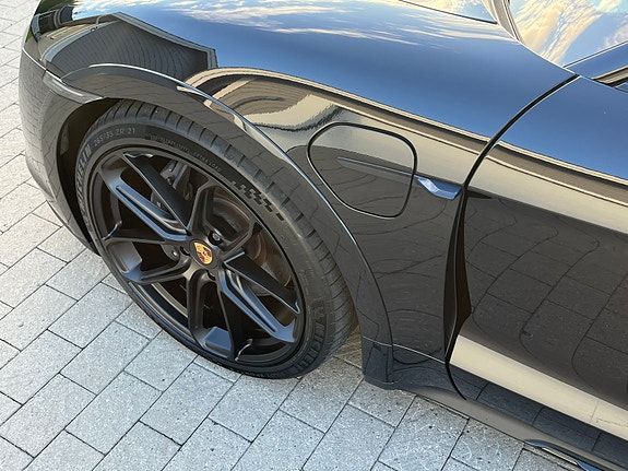 Porsche Taycan 4 10 of 30