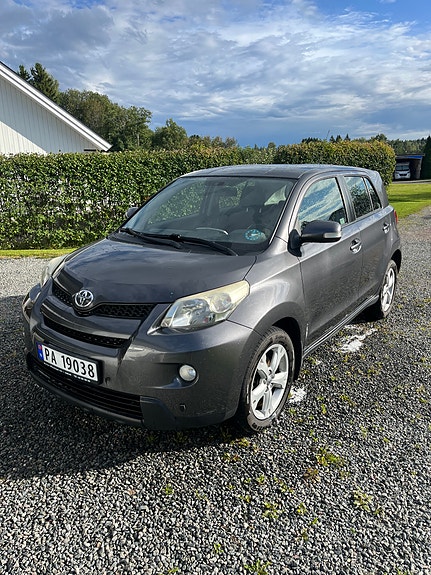 Toyota Urban Cruiser 2 of 11