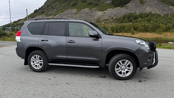 Toyota Land Cruiser 7 of 20