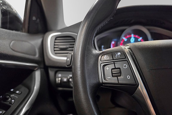 Volvo V40 Cross Country 12 of 28