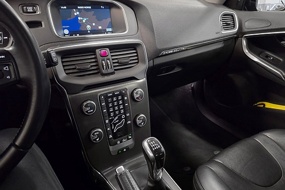 Volvo V40 Cross Country 20 of 28