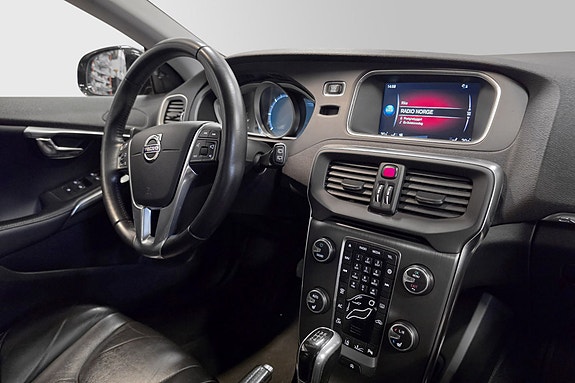 Volvo V40 Cross Country 14 of 28