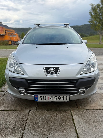 Peugeot 307 SW 2 of 13