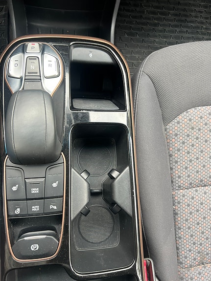 Hyundai IONIQ 7 of 11