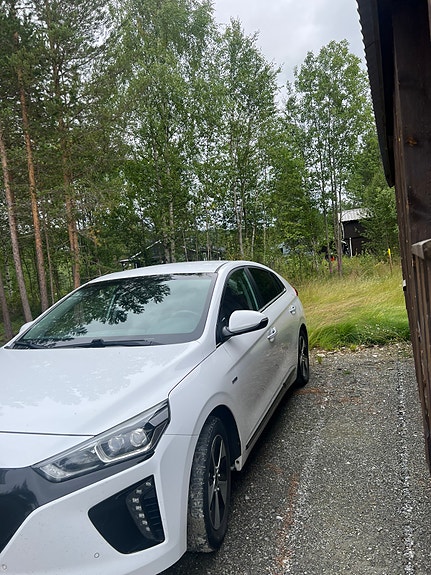 Hyundai IONIQ 10 of 11