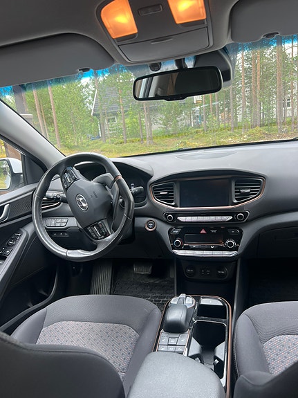 Hyundai IONIQ 8 of 11
