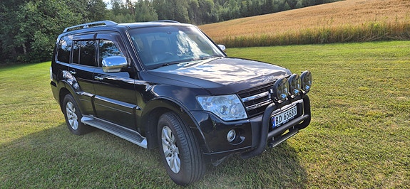 Mitsubishi Pajero 4 of 24