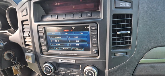 Mitsubishi Pajero 22 of 24