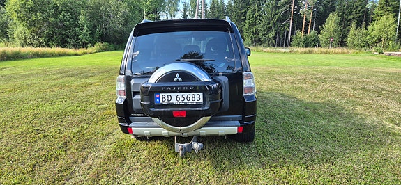 Mitsubishi Pajero 7 of 24
