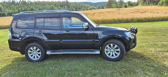 Mitsubishi Pajero 3 of 24