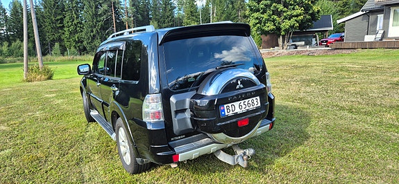 Mitsubishi Pajero 6 of 24