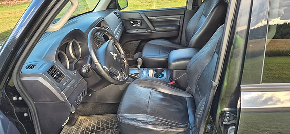 Mitsubishi Pajero 9 of 24