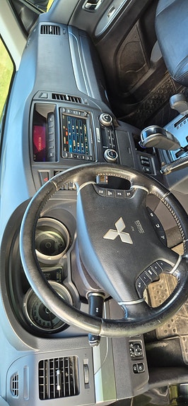 Mitsubishi Pajero 11 of 24
