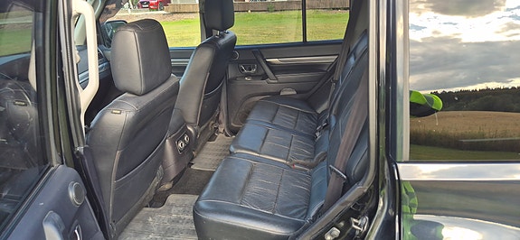 Mitsubishi Pajero 15 of 24