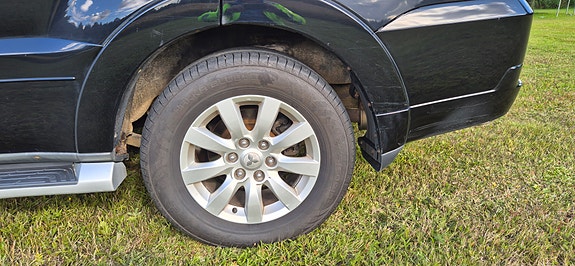 Mitsubishi Pajero 8 of 24