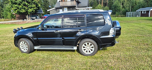 Mitsubishi Pajero 5 of 24