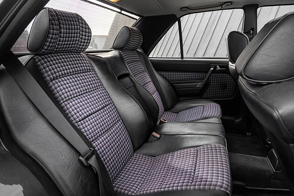 Mercedes-Benz 190 E 6 of 14