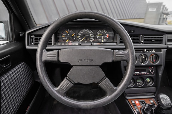 Mercedes-Benz 190 E 9 of 14