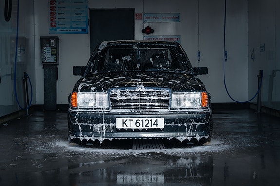 Mercedes-Benz 190 E 2 of 14