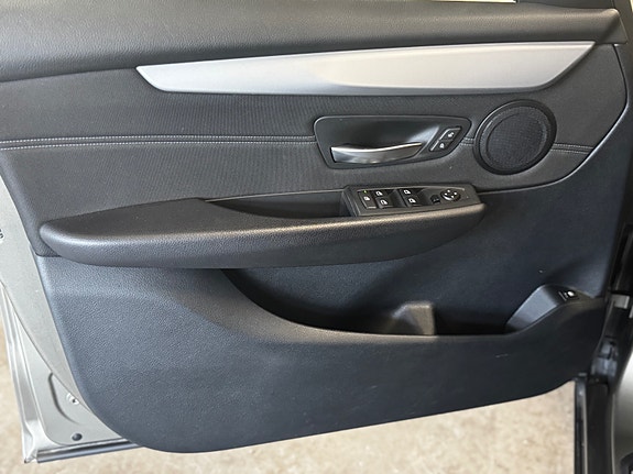 BMW 225xe 15 of 30