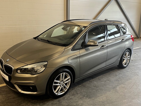 BMW 225xe 2 of 30