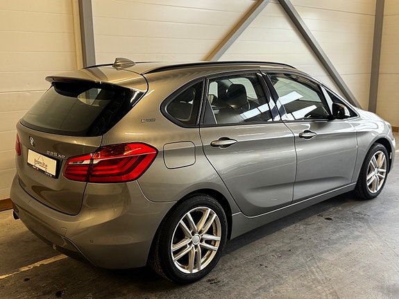 BMW 225xe 12 of 30