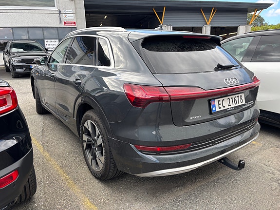 Audi e-tron 4 of 4