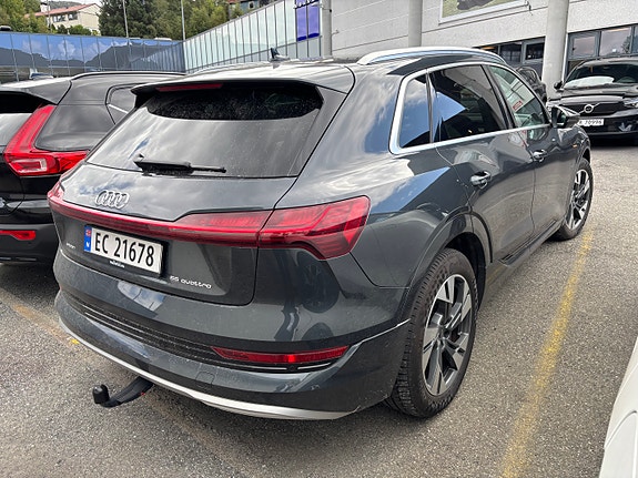 Audi e-tron 3 of 4