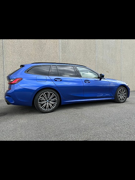 BMW 330i 7 of 23