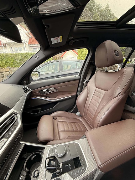 BMW 330i 16 of 23