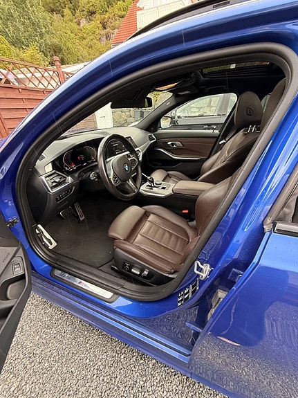 BMW 330i 10 of 23