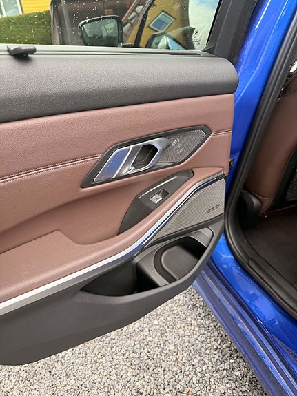 BMW 330i 20 of 23