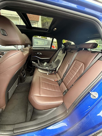 BMW 330i 19 of 23