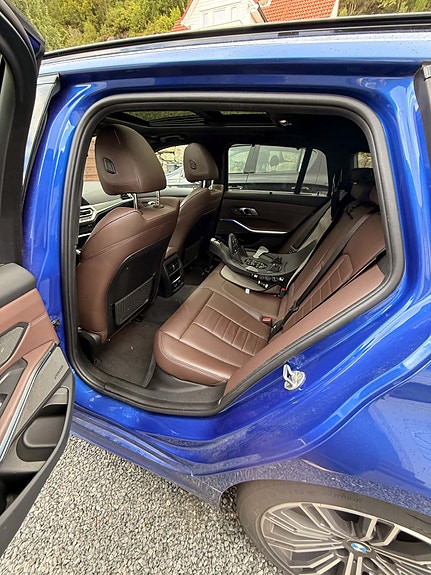 BMW 330i 18 of 23