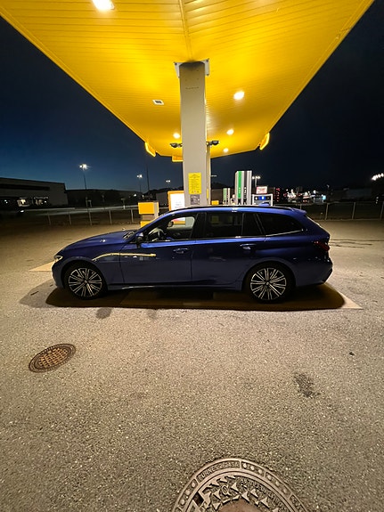 BMW 330i 5 of 23