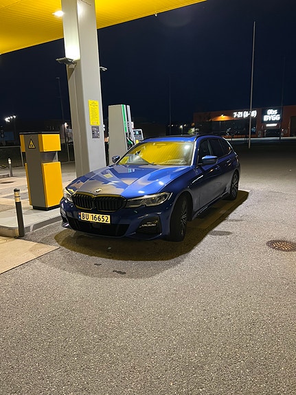 BMW 330i 3 of 23