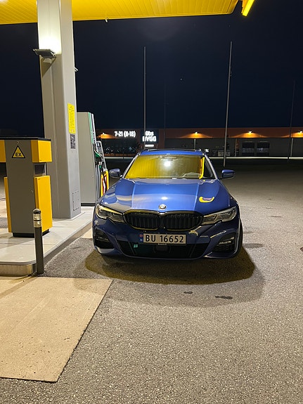 BMW 330i 4 of 23